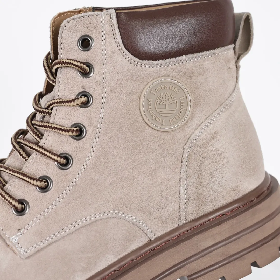 Copy price 💰620 Core recommendation Good price 🚀Timberland Timberland outdoor high-top casual rhubarb boots series #Guangdong Dachang quality Original box original packaging #25ss new style Fashion and trend matching The fabric is made of Italian 🇮🇹 top frosted fine-grained cowhide with anti-odor and anti-corrosion genuine leather latex insoles. The outsole and hardware are all made from OEM raw materials. They are the same as the original Goodyear never-opening process. Good products do not kill pigs. The quality of the first order is strictly controlled. Exclusively released on the entire network. The quality is beyond doubt. The whole set of official website unified packaging gives you a perfect wearing experience. The quality is exquisite and durable. A must-have for sportsmen. Specially designed to prevent handsomeness. High-quality and first-class foot feel. This winter, it is specially used for cold protection and outdoor use. Daily casual matching. Size: 39 40 41 42 43 44 (leather shoe size)